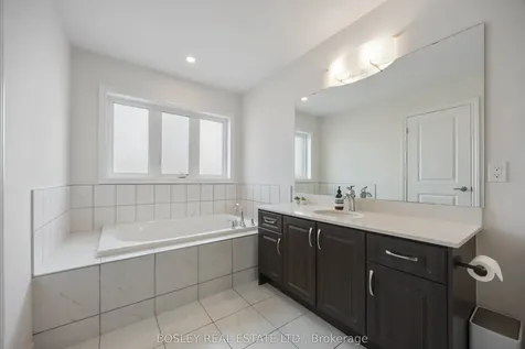29 Ferragine Crescent Bradford West Gwillimbury ON L3Z 4J9