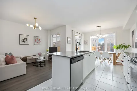 29 Ferragine Crescent Bradford West Gwillimbury ON L3Z 4J9