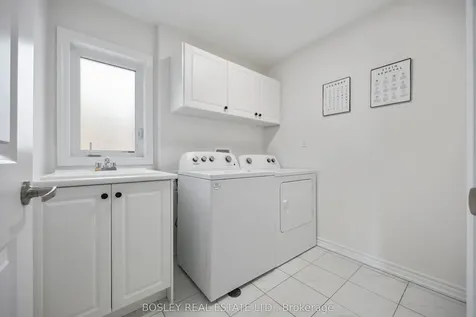 29 Ferragine Crescent Bradford West Gwillimbury ON L3Z 4J9