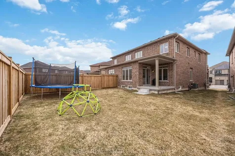 29 Ferragine Crescent Bradford West Gwillimbury ON L3Z 4J9