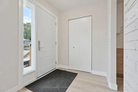 741 Sunnypoint Drive Newmarket ON L3Y 2Z7