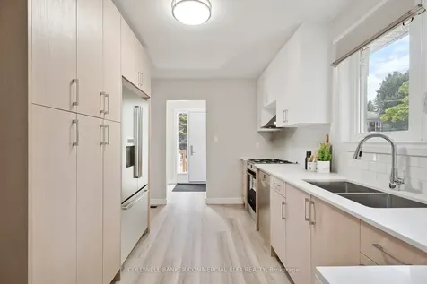 741 Sunnypoint Drive Newmarket ON L3Y 2Z7