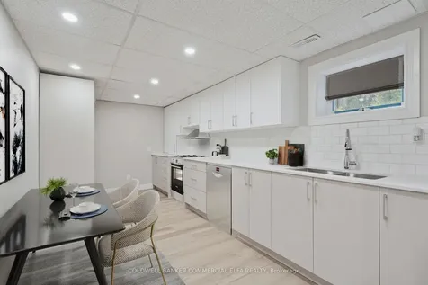 741 Sunnypoint Drive Newmarket ON L3Y 2Z7
