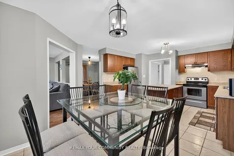 5 Booth Street Bradford West Gwillimbury ON L3Z 0A3