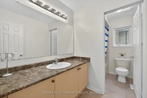 5 Booth Street Bradford West Gwillimbury ON L3Z 0A3