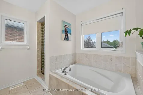 5 Booth Street Bradford West Gwillimbury ON L3Z 0A3