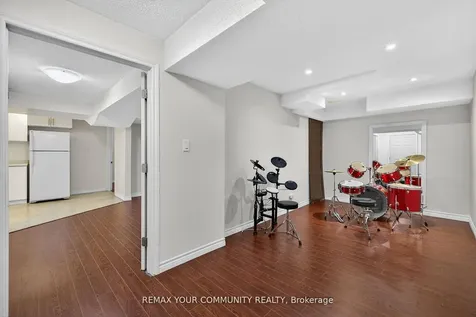 5 Booth Street Bradford West Gwillimbury ON L3Z 0A3