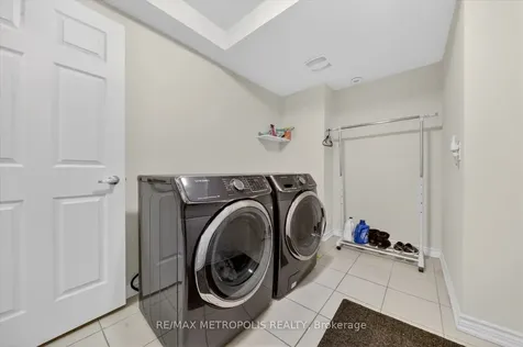 1 Boadway Crescent Whitchurch-stouffville ON L4A 1X9