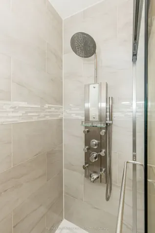 12 Aishford Road Bradford West Gwillimbury ON L3Z 3E3
