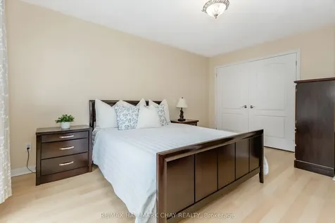 12 Aishford Road Bradford West Gwillimbury ON L3Z 3E3