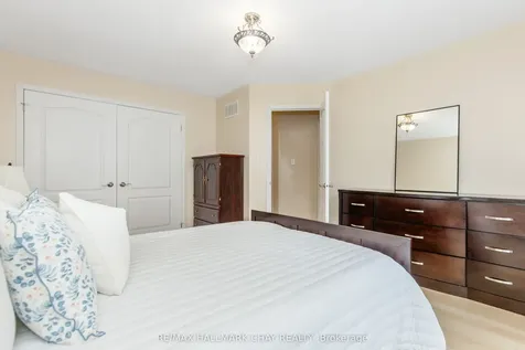 12 Aishford Road Bradford West Gwillimbury ON L3Z 3E3
