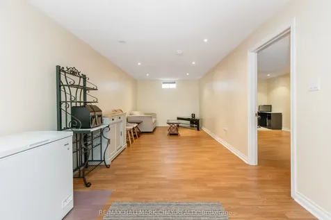 12 Aishford Road Bradford West Gwillimbury ON L3Z 3E3
