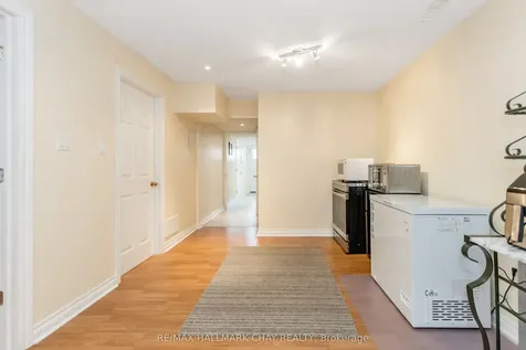 12 Aishford Road Bradford West Gwillimbury ON L3Z 3E3