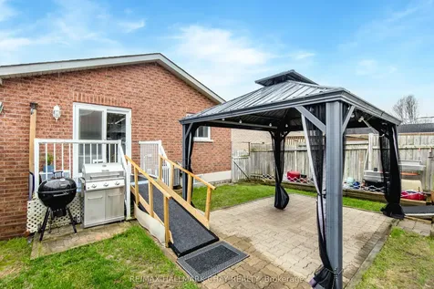 12 Aishford Road Bradford West Gwillimbury ON L3Z 3E3