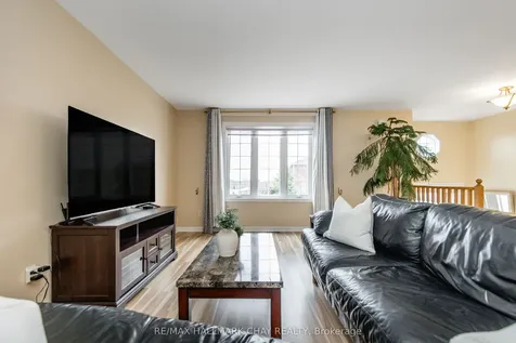 12 Aishford Road Bradford West Gwillimbury ON L3Z 3E3