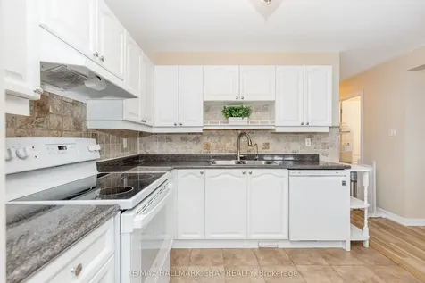 12 Aishford Road Bradford West Gwillimbury ON L3Z 3E3
