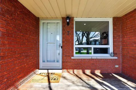 7 Robins Lane New Tecumseth ON L9R 1C5