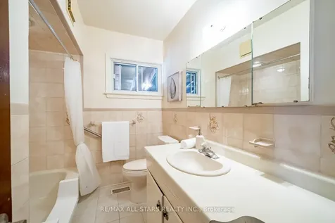 394 Osiris Drive Richmond Hill ON L4C 2P9