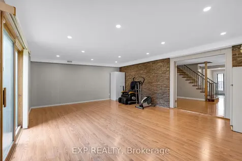 810 Srigley Street Newmarket ON L3Y 1X7