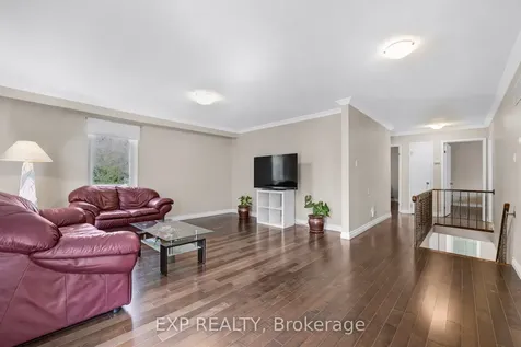 810 Srigley Street Newmarket ON L3Y 1X7