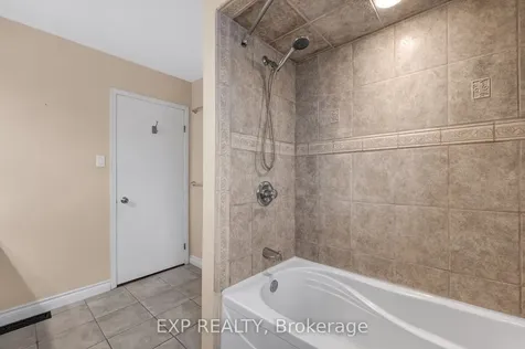 810 Srigley Street Newmarket ON L3Y 1X7