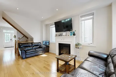 9 Sunnyside Hill Road Markham ON L6B 0X4