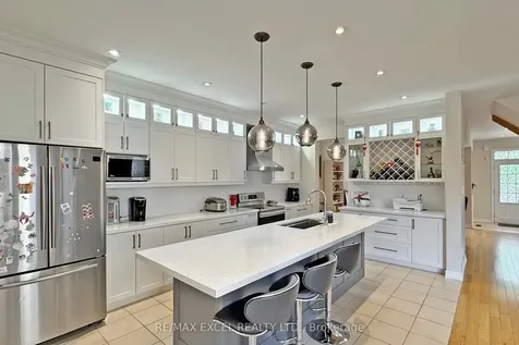 9 Sunnyside Hill Road Markham ON L6B 0X4
