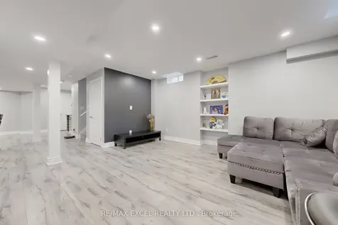 9 Sunnyside Hill Road Markham ON L6B 0X4