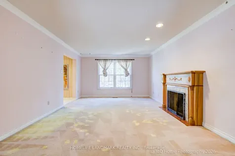 28 Cobblestone Drive Markham ON L3T 4E4