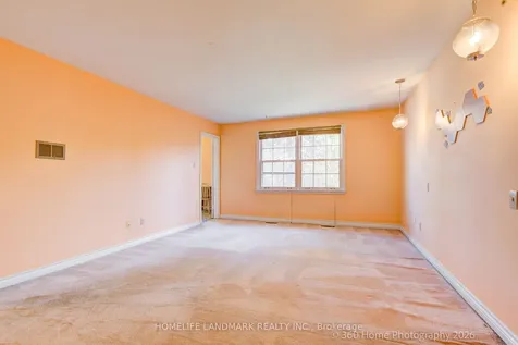 28 Cobblestone Drive Markham ON L3T 4E4