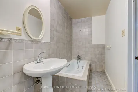 28 Cobblestone Drive Markham ON L3T 4E4