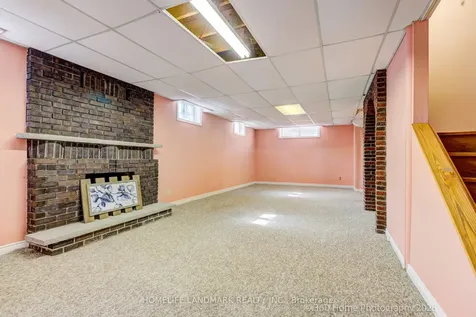 28 Cobblestone Drive Markham ON L3T 4E4