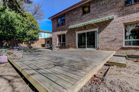 28 Cobblestone Drive Markham ON L3T 4E4
