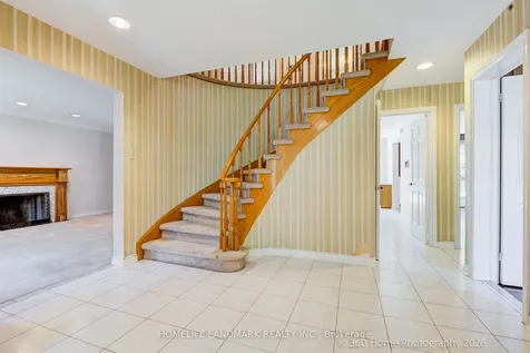 28 Cobblestone Drive Markham ON L3T 4E4