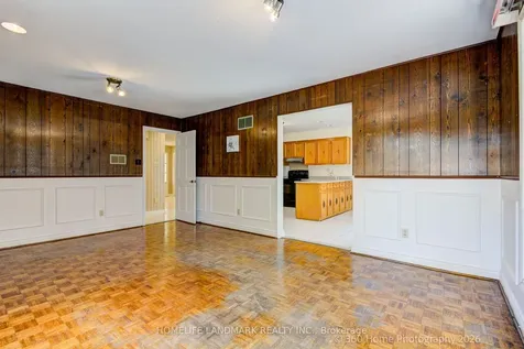 28 Cobblestone Drive Markham ON L3T 4E4