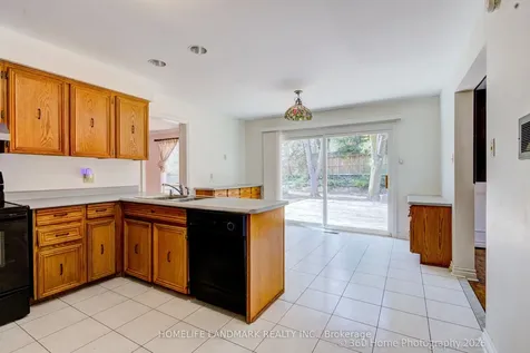 28 Cobblestone Drive Markham ON L3T 4E4