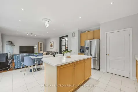 10 Dovetail Drive Richmond Hill ON L4E 5B1