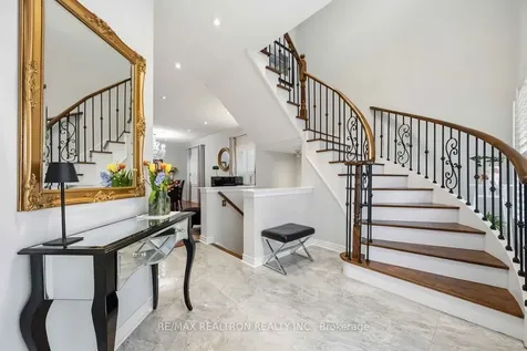 10 Dovetail Drive Richmond Hill ON L4E 5B1