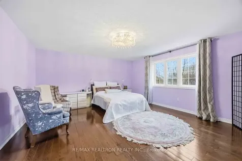 10 Dovetail Drive Richmond Hill ON L4E 5B1