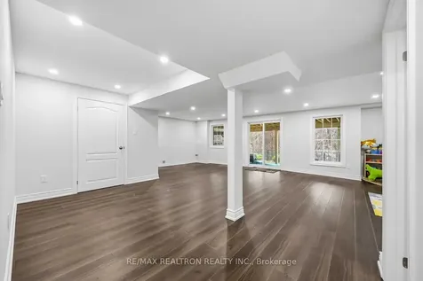 10 Dovetail Drive Richmond Hill ON L4E 5B1