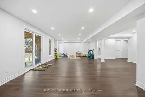 10 Dovetail Drive Richmond Hill ON L4E 5B1
