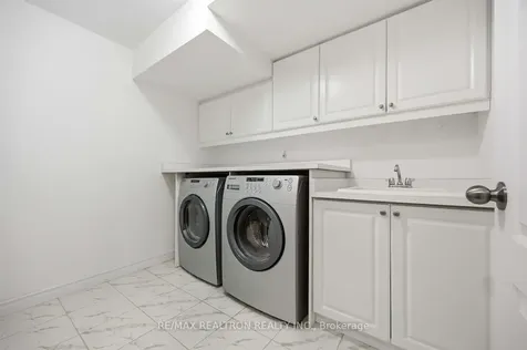 10 Dovetail Drive Richmond Hill ON L4E 5B1