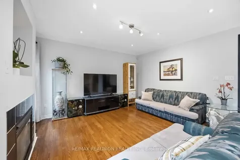 10 Dovetail Drive Richmond Hill ON L4E 5B1