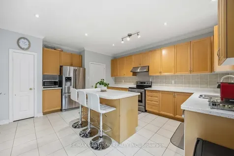 10 Dovetail Drive Richmond Hill ON L4E 5B1