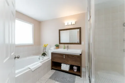 682 Napa Valley Avenue Vaughan ON L4H 2J1