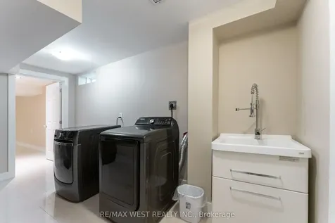 682 Napa Valley Avenue Vaughan ON L4H 2J1