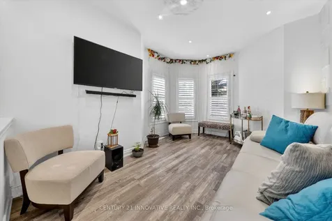 255 Denise Circle Newmarket ON L3X 2K1
