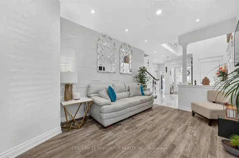 255 Denise Circle Newmarket ON L3X 2K1