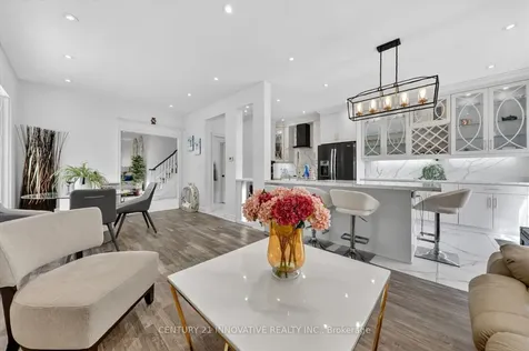 255 Denise Circle Newmarket ON L3X 2K1