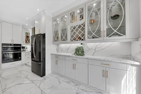 255 Denise Circle Newmarket ON L3X 2K1